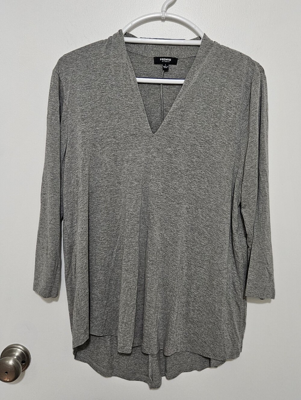 Premise‎ Studio Gray V-Neck Long Sleeve Tunic Top Size Large